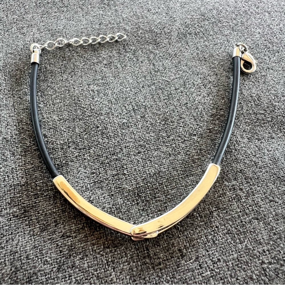 Black Thin Rubber 7” Bracelet With Silver Long Links